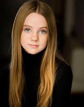 Liv Nelson as Noa Winters