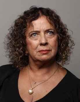 Deniz Türkali as OYA