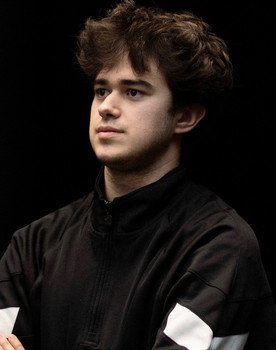 Eloi R.J. as hacia falta 4 personajes para que saliera en TMDB