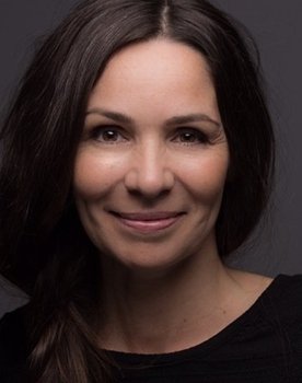 Mimmi Kandler as Self, wife of bank manager