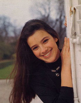 Rebecca Dreyfus as Debbie