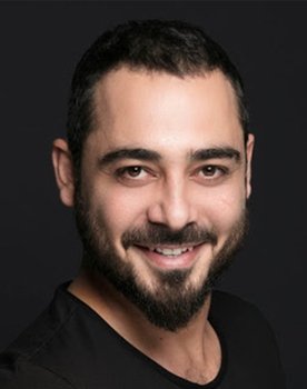 Olgun Toker as Burak Ersoylu