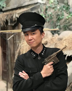 何志锋 as 鸡翼坚