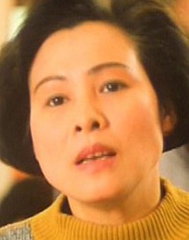 Tam Siu-Ying as May's Mother