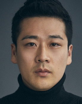 Kim Joon-woo as Chang-bin