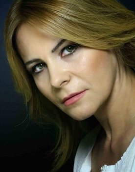 Melda Arat as Popçu Pelin