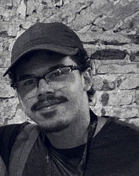 Gui Moreira as Figurante