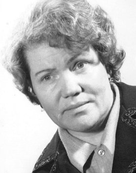 Valentina Ananina as old woman in the village Moshkin