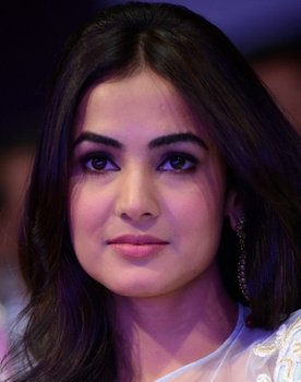 Sonal Chauhan as Swapna