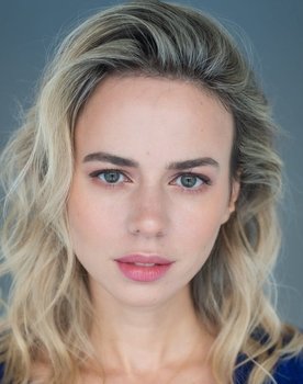 Irina Bezryadnova as restaurant visitor