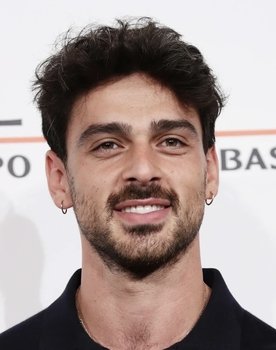 Michele Morrone as Enzo