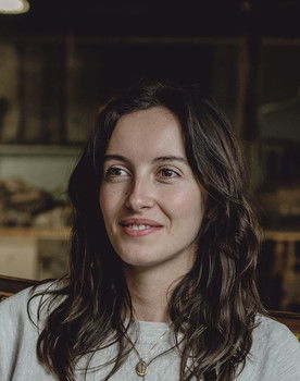 Jacqueline De Niverville as Jezzy Miller