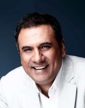 Boman Irani as Pruthvish (Jayesh's father)