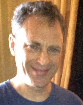 Jonathan Geffner as Detective Van Trillo