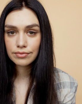 Nina Madzirov as Mia