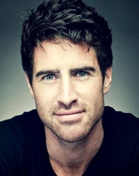 Darren Killeen as Cruise