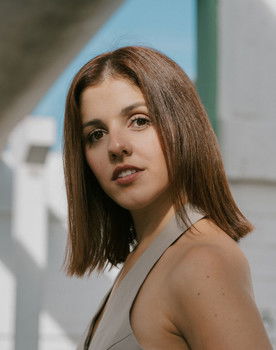 Marta Lopes Correia as 