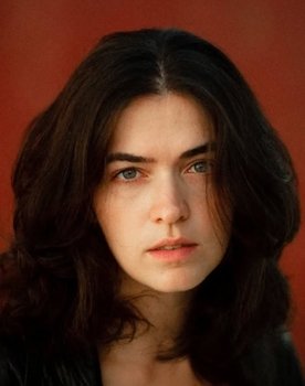 Sara Ferro as Hija