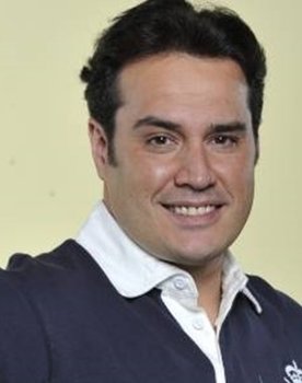 Roberto Miquel as Jorge Lozano Castro