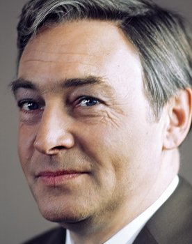 Vyacheslav Tikhonov as Andrei Bolkonsky
