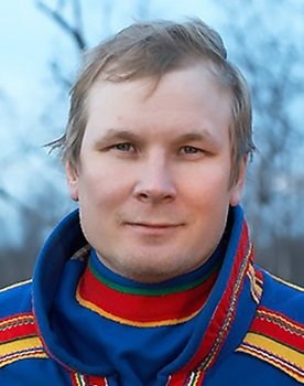 Lars-Ánte Kuhmunen as Husband
