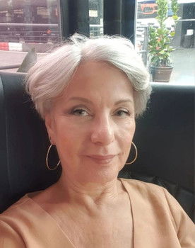 Diana Bruner as Inês