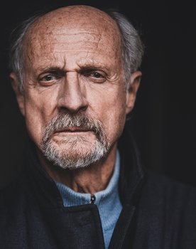 Michel Derville as Le banquier