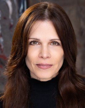 Josie DiVincenzo as Woman