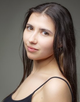 Marta Vallés as Victoria