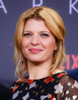Jördis Triebel as Karo