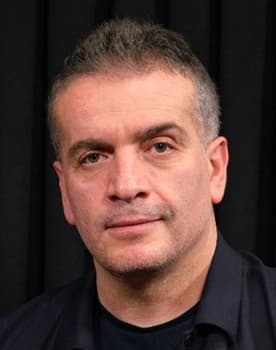 Murat Cemcir as Hüseyin