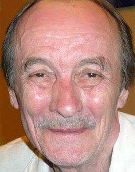Oliver Smith as Drak