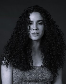 Isadora Reis as Moça