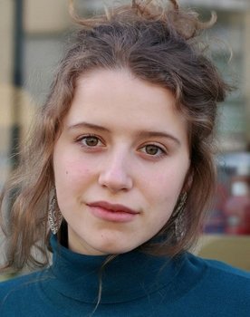 Katharina Stark as Malin