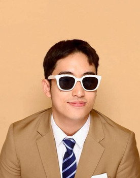 Krerkkaiwan Jantarawipak as KJ