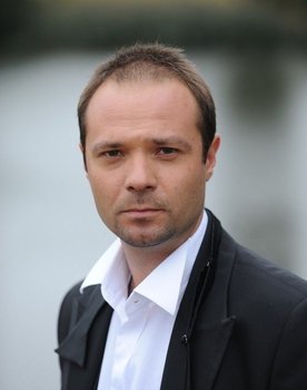 Alex Conovaru as Sile Sută