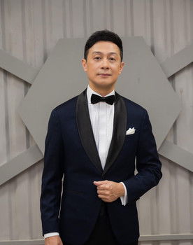 Anh Tuấn as Self - Host