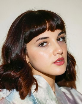 Sumeja Dardagan as Mona