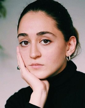 Eda Akalın as 
