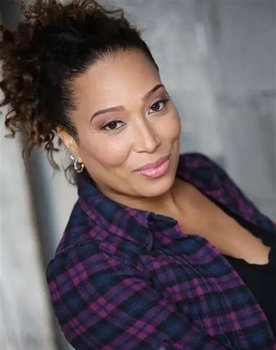 Chrystale Wilson as Elizabeth