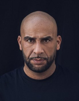 Veysel Gelin as Barro