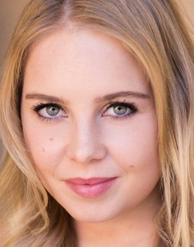 Sandra Andersson as Nadja