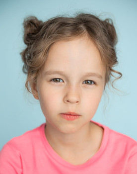 Злата Гулюк as Дочь Саши и Лены