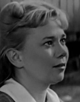 Bella Manyakina as Tonya Golubeva