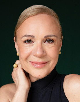 Carla Andrino as Ivone Pimenta