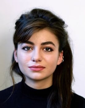 Alba Gaïa Bellugi as Adèle
