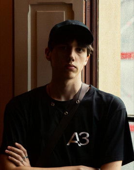 Arthur Mafra Edger as Marte