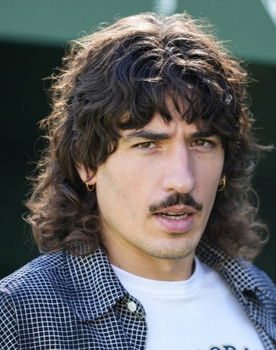 Héctor Bellerín as himself
