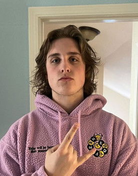 Logan Goelman as Jason