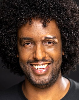 Guled Abdi as Lloyd